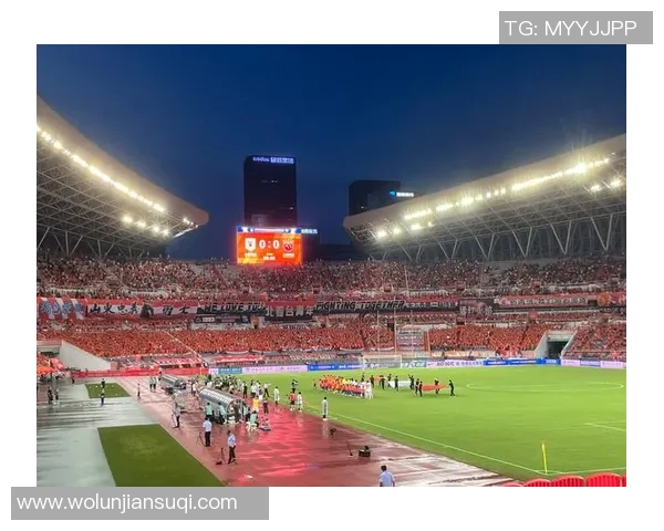 聚焦绿茵巨星背景高清画面展现球场激情与荣耀时刻 聚焦绿茵巨星背景高清画面展现球场激情与荣耀时刻