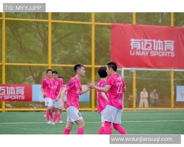 足球巨星亲临绿茵赛场展现非凡实力点燃全场热情与无尽期待