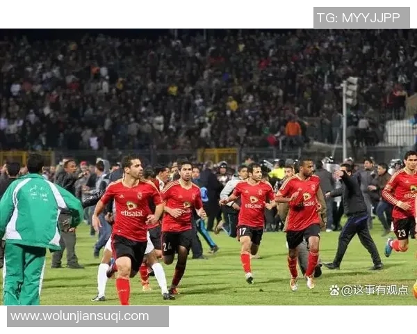 足球明星因场外冲突引发激烈打架事件 球迷与媒体高度关注此事发展